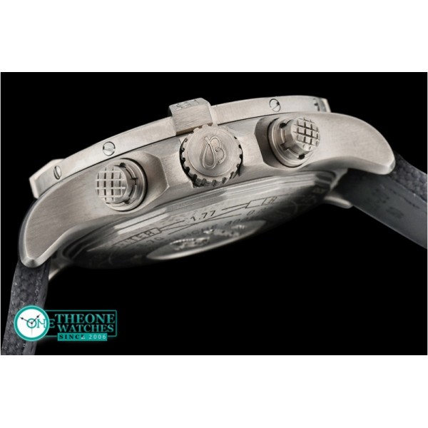 Breitling - Avenger Chronograph TI/NY Grey/Num ANF Asia 7750